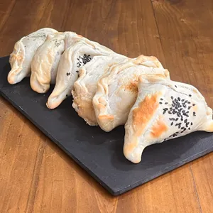 Empanada Mechada Queso