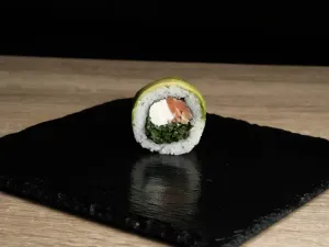 10 cortes salmón/queso crema/cebollín (env palta)