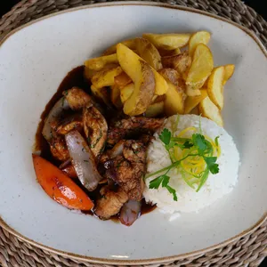 Pollo Saltado