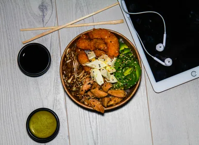 Gohan teriyaki + Bebida 350 ml
