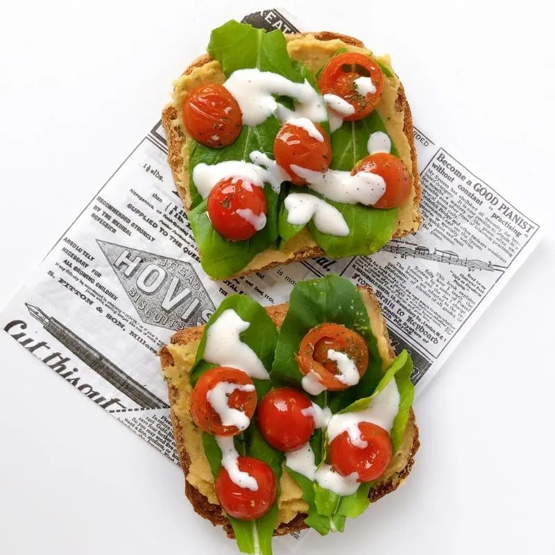 🌱 Tostadas hummus