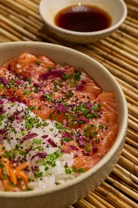 Donburi de Salmón (Bowl)