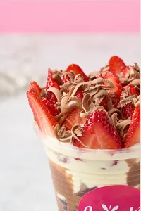 Super Fresas con Crema y Chocolate  (12oz)