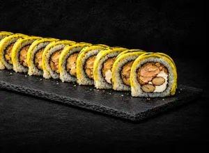 Sake almond rol
