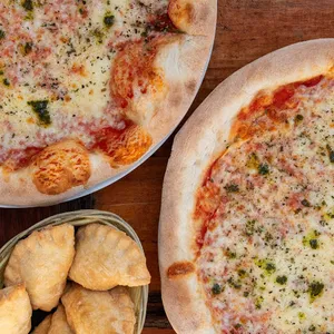 2 Pizzas Ciudadano + Empanadas