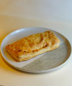 Empanada Jamon queso en masa de hoja