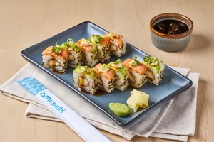 Sushi Tsunami – Salmón, Aguacate, Cangrejo y Tampico