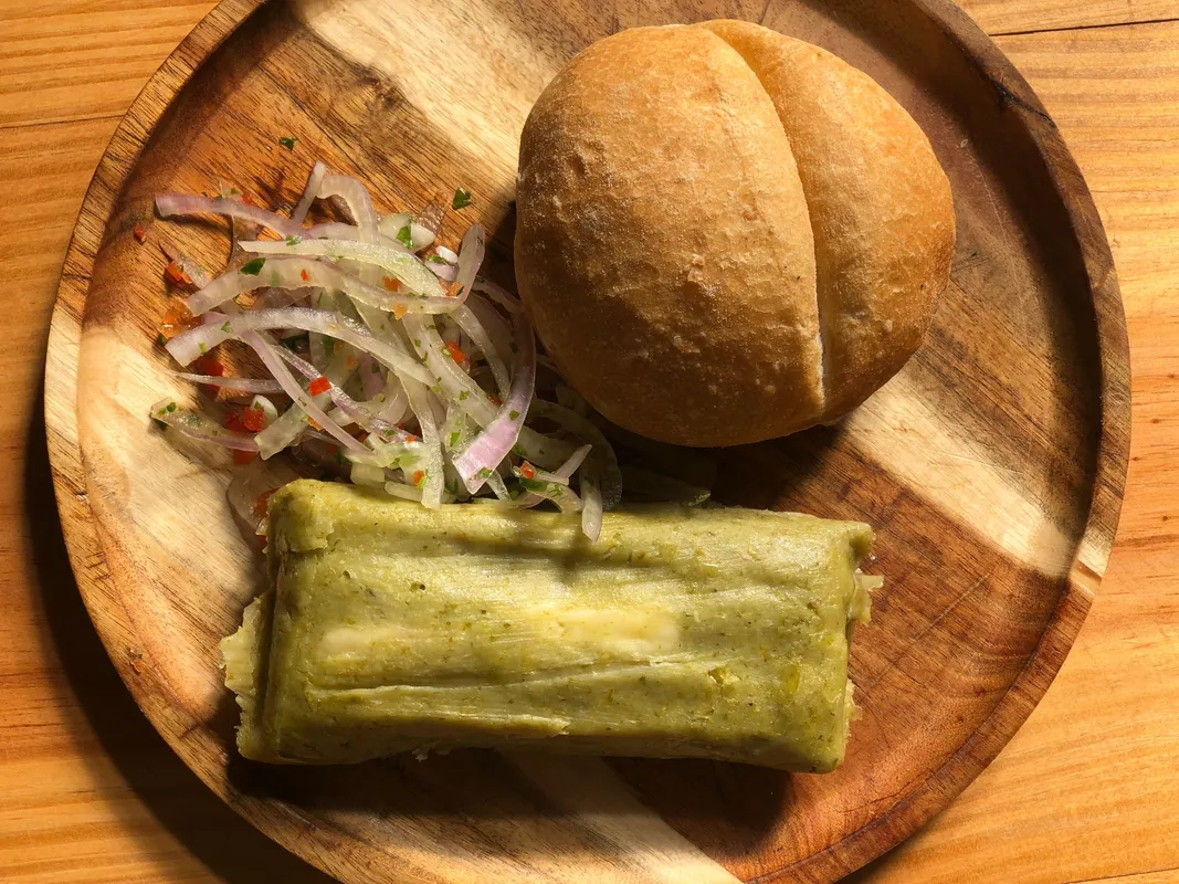 Tamal verde con queso