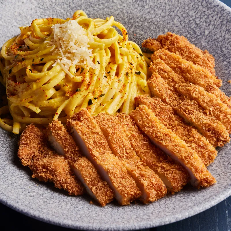 Tallarín a la Huancaína c/ Chicken Katsu