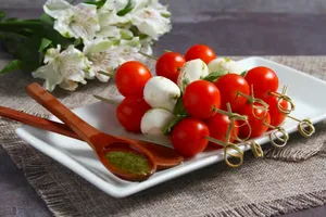 Brochetas Capresse (12 unidades)