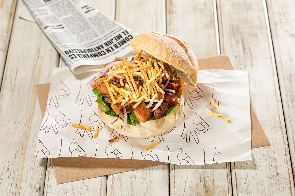 Sanguche de Ceviche de Chicharrón