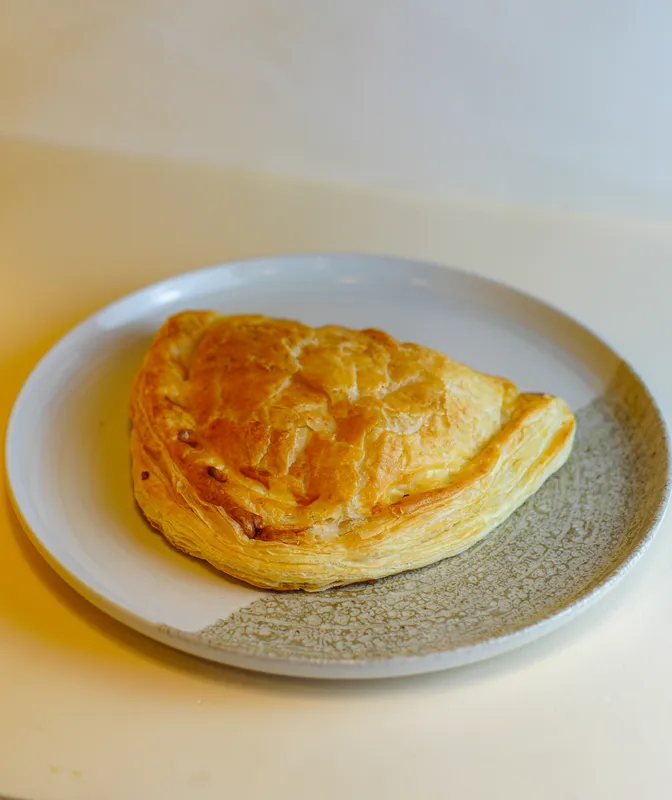Empanada de queso en masa hoja Empanada de queso en masa hoja