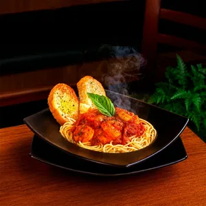 Espagueti camarón en salsa napolitana
