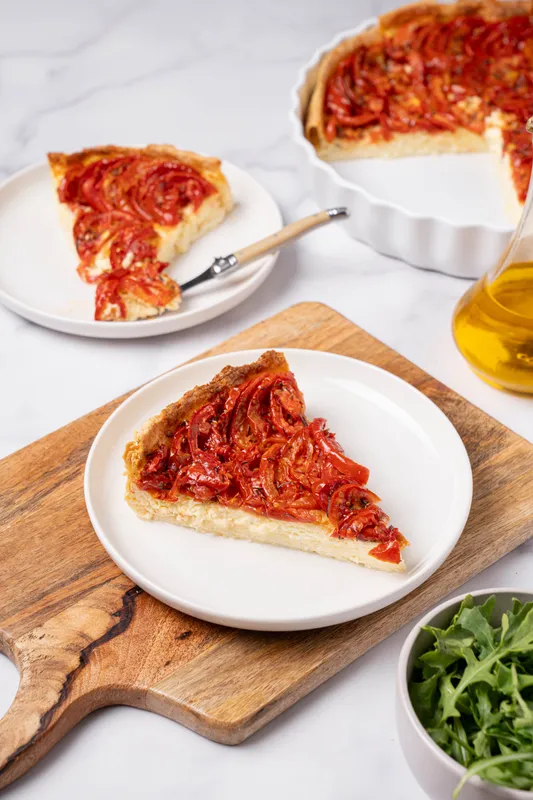 Quiche de tomate confitado con queso gruyere