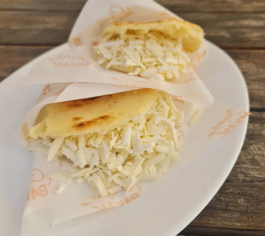 Porción de Arepas queso blanco