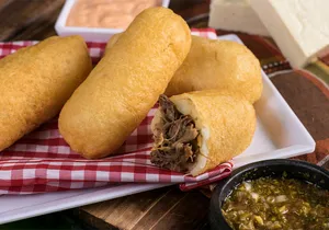 Pasteles de Yuca Rellenos de Carne X 3 Unid.