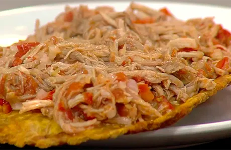Plátano con carne desmechada