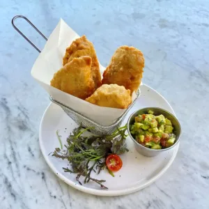 Empanadas fritas de carne mechada