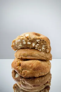 MACADAMIA AND WHITE CHOCOLATE