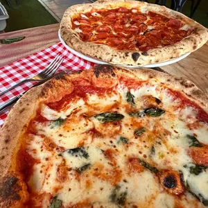 2 Pizzas (Margherita & Pepperonni)