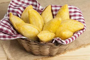 Empanadas de Pollo - Medianas x 16 Unid.