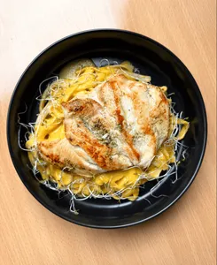 Fetucchini a la huancaina -  396 Kcal
