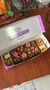 Caja MV flores x12 minibrownies