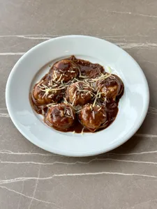 Sorrentinos de carne mechada y cebolla caramelizada