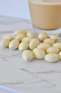 Grageas de Almendra y Chocolate Blanco. 100 gr