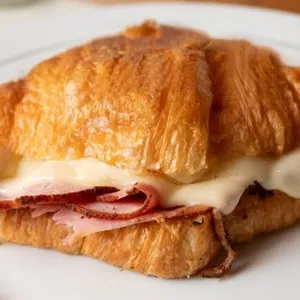 Croissant Queso y Proteína