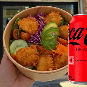 Ensalada Acevichada Camarones Apanados + Bebida