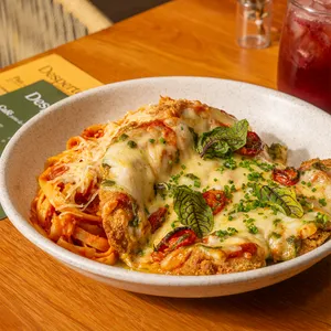 Milanesa Napolitana & Fetuccini