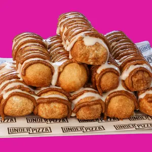 Palitos de Canela 10 palitos de masa bañados con glaseado de canela y azúcar