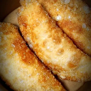 Empanaditas de Queso Fundo al Merquén