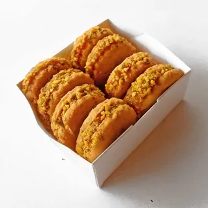 Mini alfajores de pistacho con fudge