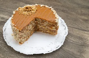 Torta Hojarasca manjar nuez