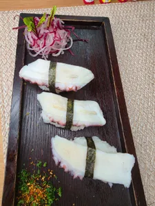 44. Niguiri Tako