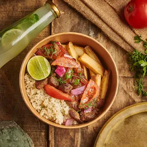 Combo lomo saltado con limonada