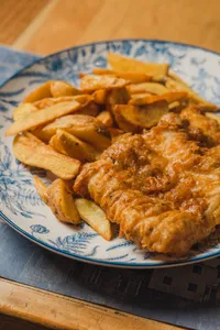 Congrio con papas fritas