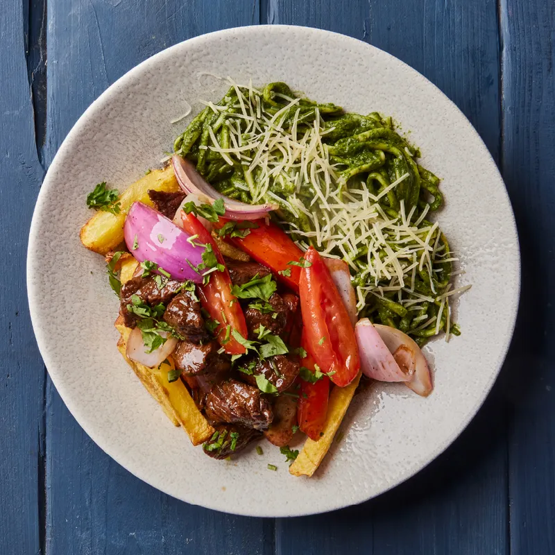 Tallarín verde Saltado