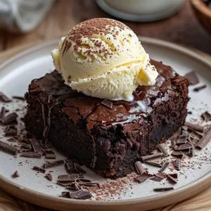 Brownie Chai con Helado de Vainilla