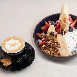 Cajón de Frutas + Bebida