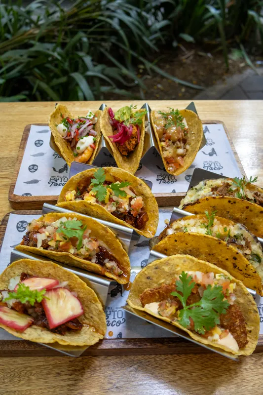 Taquiza armada x 9 und Taquiza armada x 9 und