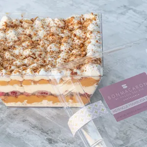 Postre de Merengue Manjar y Praliné Almendras