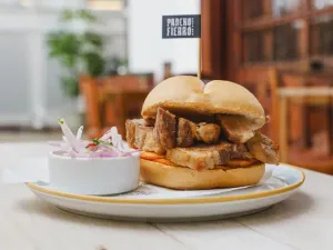 Pan Con Chicharrón