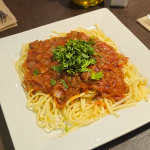 Tallarines con Salsa Casera Tallarines con Salsa Casera