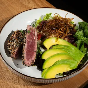 Ensalada Tuna Steak