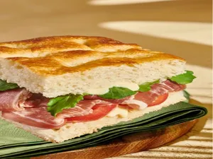 Focaccia Prosciutto y Mayonesa de Ajo