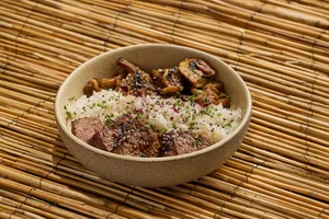 Donburi de Solomito de Res (Bowl)
