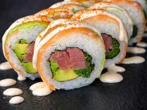 Corte oriental atún rainbow